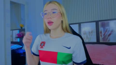 Snapshot of tokyoluu chatting on September 2025 10:24:02 PM tokyoluu online show from September 2025 10:24:02 PM