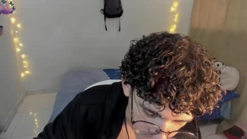 Tom Blue online show from December 2025 04:01:01 PM