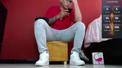 Tom online show from February 2025 07:27:02 PM