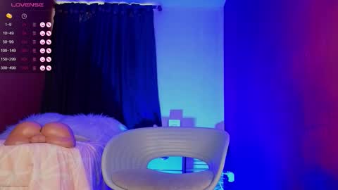 Tom online show from October 2025 01:42:02 PM