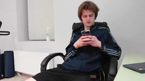 Snapshot of tom_chance chatting on May 2026 01:34:02 AM tom online show from May 2026 01:34:02 AM