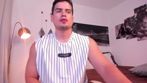 Snapshot of tom_mckleein chatting on December 2024 03:24:02 PM TOM MCKLEEIN instagram online show from December 2024 03:24:02 PM