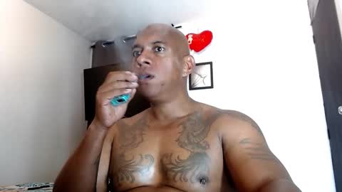 Tom Miller online show from October 2025 07:00:01 PM