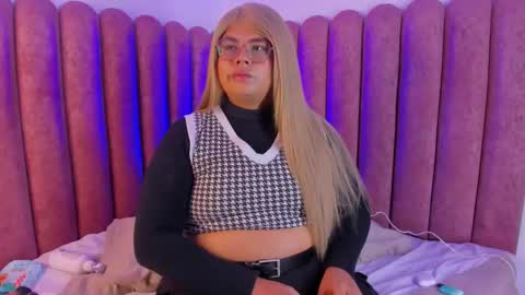 Snapshot of tom_silver_ chatting on September 2025 08:38:01 AM Tom Silver online show from September 2025 08:38:01 AM