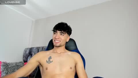 Snapshot of tom_walton chatting on January 2025 05:51:02 PM tom online show from January 2025 05:51:02 PM