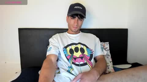 Snapshot of tom_walton chatting on February 2025 03:55:02 AM tom online show from February 2025 03:55:02 AM