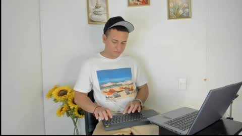 Snapshot of tomasstyl_ chatting on June 2026 06:32:02 PM tomasstyl_ online show from June 2026 06:32:02 PM