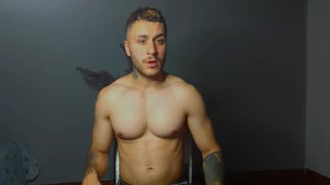 tomDavisXl online show from October 2025 11:27:02 PM