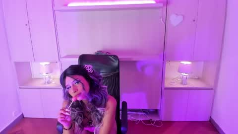 Snapshot of tomiedark_ chatting on April 2026 04:04:02 AM KAELANI online show from April 2026 04:04:02 AM