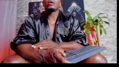Snapshot of tommike388 chatting on January 2025 12:39:01 PM Tom Mike online show from January 2025 12:39:01 PM