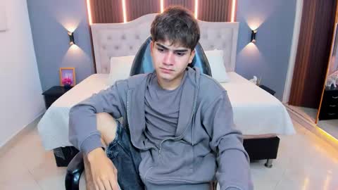 Tommy  online show from January 2026 03:22:01 AM