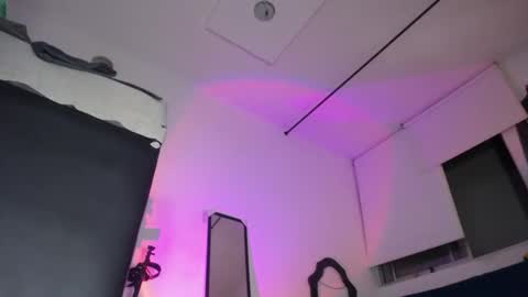   Thomas    online show from January 2025 12:04:01 AM