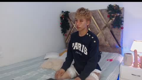 Snapshot of tommyfoxboy chatting on December 2024 02:22:02 PM Tommy Foxboy online show from December 2024 02:22:02 PM
