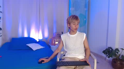 Snapshot of tommyfoxboy chatting on January 2025 01:10:02 PM Tommy Foxboy online show from January 2025 01:10:02 PM