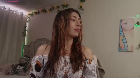 leyla  online show from November 2025 01:55:02 PM