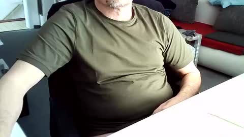 Tom online show from February 2025 12:27:01 PM