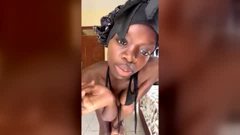 Snapshot of toniaashley7 chatting on August 2026 07:18:02 AM toniaashley7 online show from August 2026 07:18:02 AM
