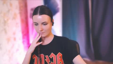 Snapshot of too_beautiful chatting on March 2025 05:17:02 PM Elizabeth online show from March 2025 05:17:02 PM