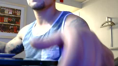 Snapshot of toomuchsmoke chatting on December 2024 09:33:01 AM toomuchsmoke online show from December 2024 09:33:01 AM