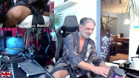 topalphaboss online show from December 2025 07:26:02 AM