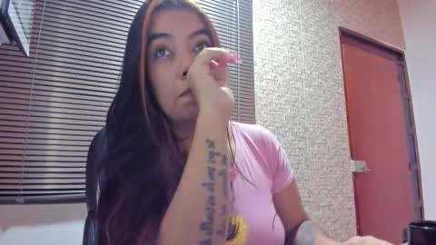 Snapshot of torres_karla chatting on November 2025 09:20:01 AM karla online show from November 2025 09:20:01 AM