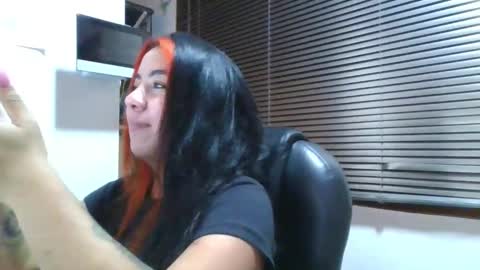 Snapshot of torres_karla chatting on December 2025 06:27:01 PM karla online show from December 2025 06:27:01 PM