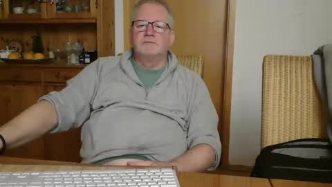 Snapshot of toto758 chatting on January 2025 03:14:01 PM toto758 online show from January 2025 03:14:01 PM