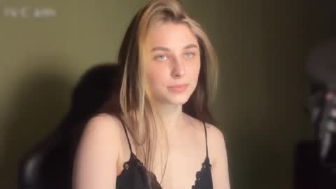 Snapshot of touch_and_run chatting on March 2026 05:07:01 PM touch_and_run online show from March 2026 05:07:01 PM