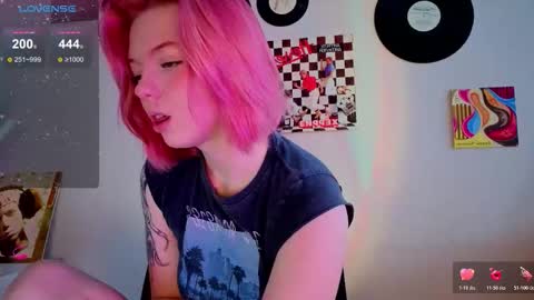 Snapshot of tox1ccherry chatting on March 2026 05:02:01 AM Melina online show from March 2026 05:02:01 AM