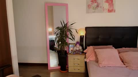 Traci online show from December 2025 11:49:02 AM