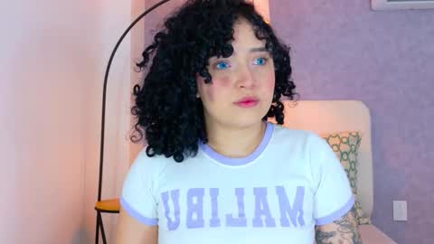 tracielowe_w online show from December 2025 03:36:02 AM