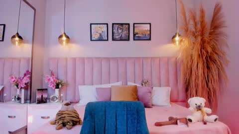 Tracy  online show from February 2026 08:03:02 PM