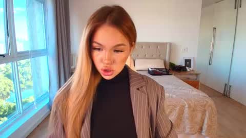 Snapshot of tracy_tay1or chatting on July 2026 11:01:02 AM Tracy GMT2 Mon 3 AM - 4 PM Tue 3 AM - 4 PM Wed 3 AM - 4 PM Thur 3 AM - 4 PM Fri 3 AM - 4 PM online show from July 2026 11:01:02 AM