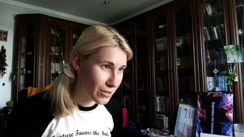 Snapshot of tranhardisty chatting on May 2026 09:46:01 AM Lesly online show from May 2026 09:46:01 AM