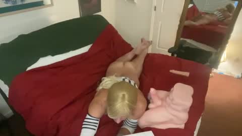 USA GURL online show from December 2024 08:16:01 AM