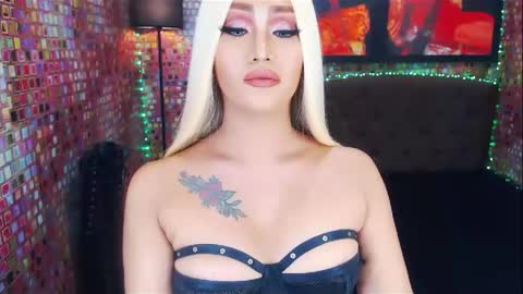 Snapshot of transplayfullolivia chatting on February 2025 03:47:02 AM KYLIE BELLA  TS online show from February 2025 03:47:02 AM