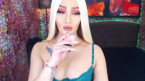 Snapshot of transplayfullolivia chatting on February 2025 10:03:01 PM KYLIE BELLA  TS online show from February 2025 10:03:01 PM