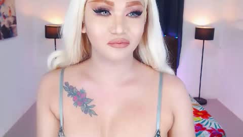 Snapshot of transplayfullolivia chatting on April 2026 08:48:01 AM KYLIE BELLA TS online show from April 2026 08:48:01 AM