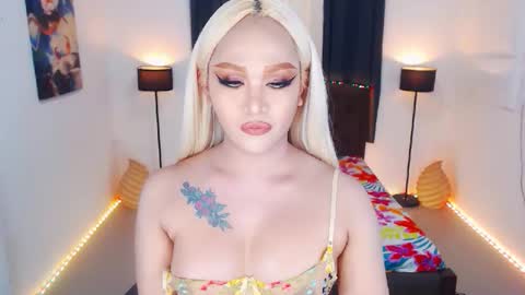 Snapshot of transplayfullolivia chatting on April 2026 10:43:01 AM KYLIE BELLA TS online show from April 2026 10:43:01 AM