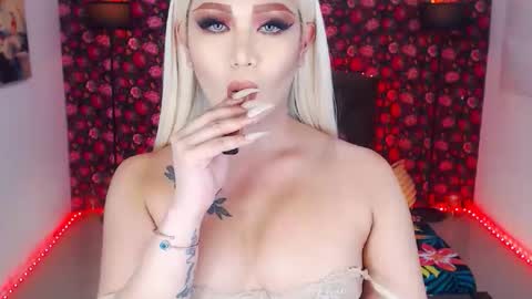 Snapshot of transplayfullolivia chatting on April 2026 07:58:01 PM KYLIE BELLA TS online show from April 2026 07:58:01 PM