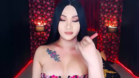 Snapshot of transplayfullolivia chatting on April 2026 02:02:01 AM KYLIE BELLA TS online show from April 2026 02:02:01 AM