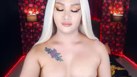 Snapshot of transplayfullolivia chatting on May 2026 01:10:01 AM KYLIE BELLA TS online show from May 2026 01:10:01 AM
