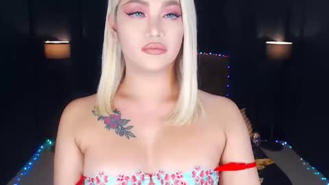 Snapshot of transplayfullolivia chatting on May 2026 01:11:02 AM KYLIE BELLA TS online show from May 2026 01:11:02 AM