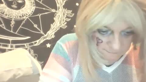 Snapshot of traphouseslutbunny4fun chatting on December 2024 04:04:02 PM traphouseslutbunny4fun online show from December 2024 04:04:02 PM