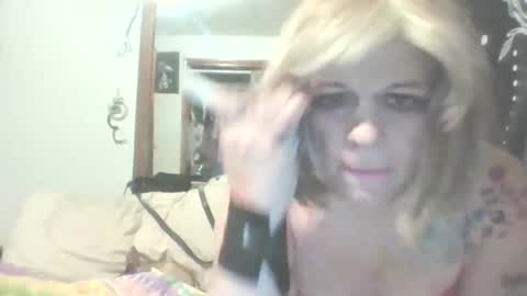 Snapshot of traphouseslutbunny4fun chatting on January 2025 04:39:02 AM traphouseslutbunny4fun online show from January 2025 04:39:02 AM