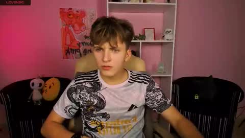 Travis online show from September 2025 07:13:02 PM