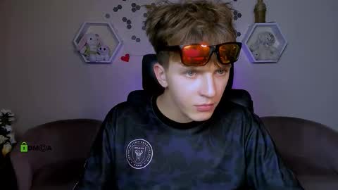 Travis online show from September 2025 07:16:01 PM