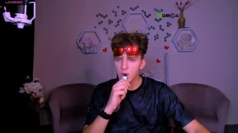 Travis online show from September 2025 07:16:01 PM