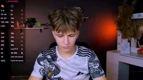 Travis online show from October 2025 07:11:01 PM