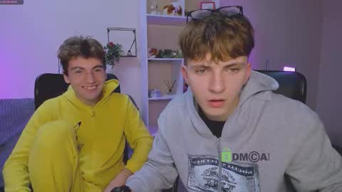 Travis online show from October 2025 07:01:02 PM